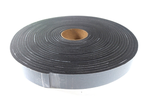 Fita de Vedação em PVC Preto Adesivado 1 Lado 04mm x 25mm x 10m